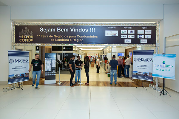 Entrada da Expocond com um grande banner dando boas vindas ao evento